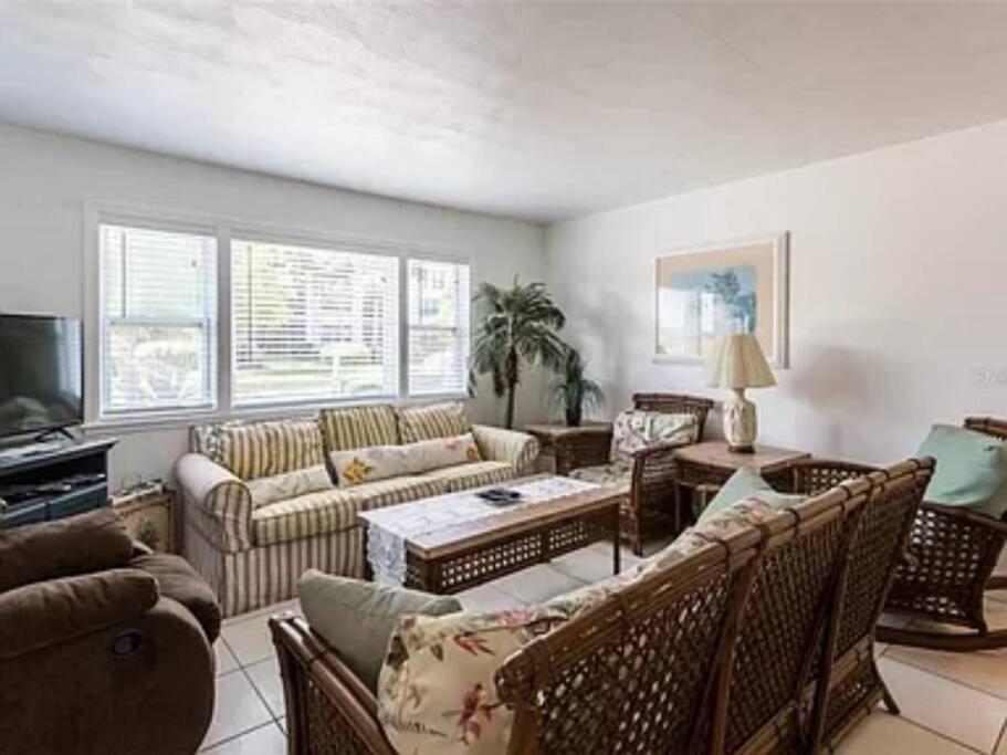 Lovely 1 Bedroom Unit Across From Lido Key Beach Sarasota Exterior foto